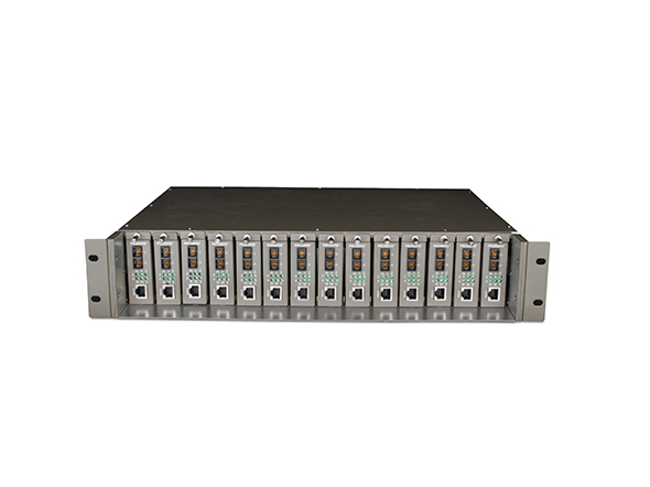 （後継機種：MC1400）14-Slot Rackmount Chassis 1