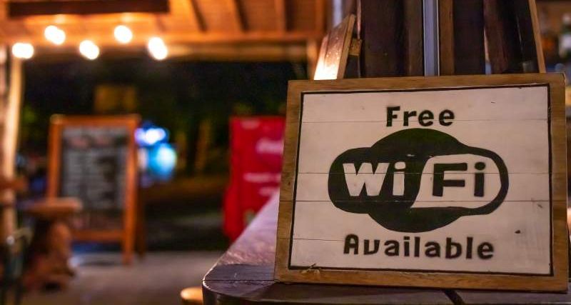 Les dangers des hotspots WiFi publics : ce qu’il faut savoir pour naviguer en sécurité