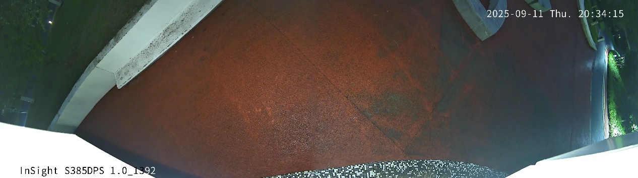 Slightly dark screen in white light mode.