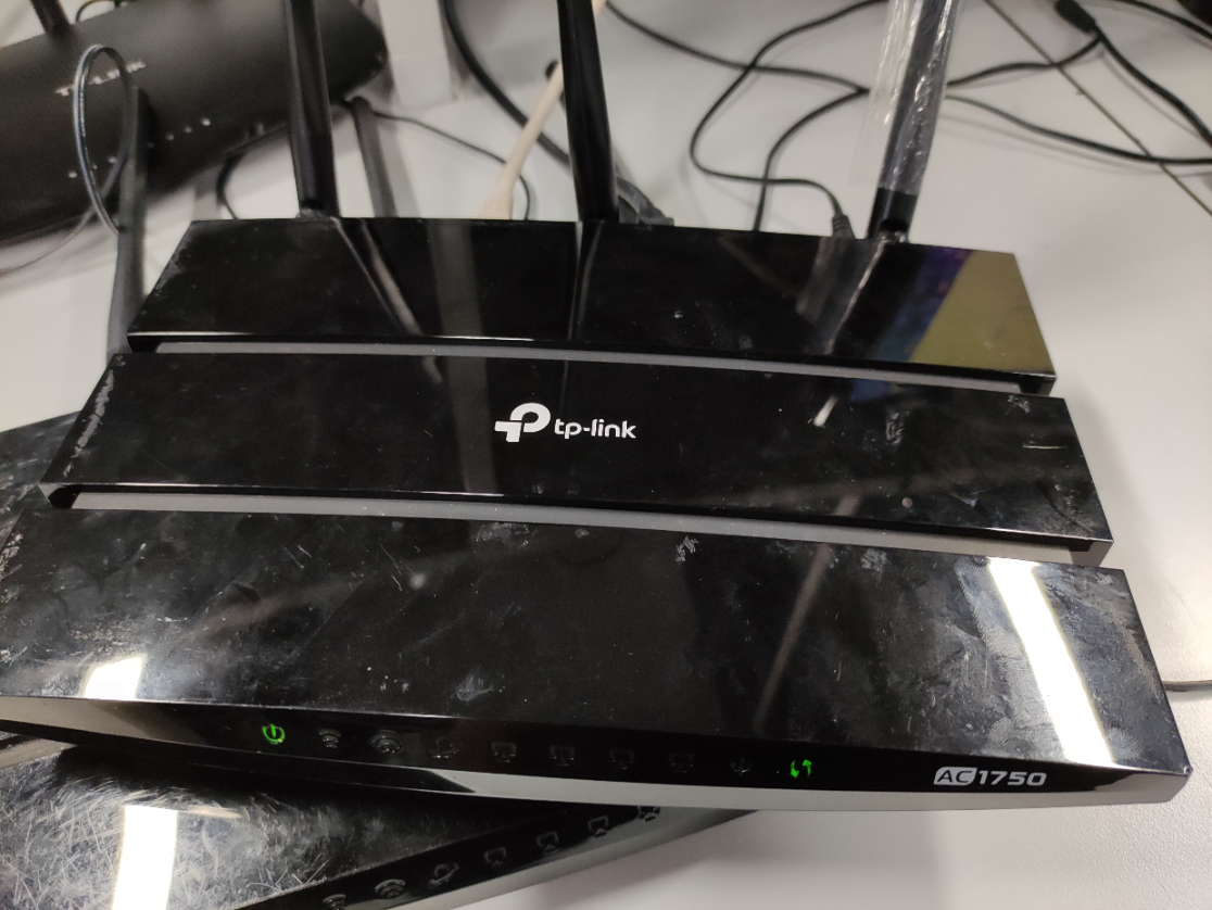 Archer A7 V5 router with Power and WPS green indicator lights both solid on, indicating a bricked state.