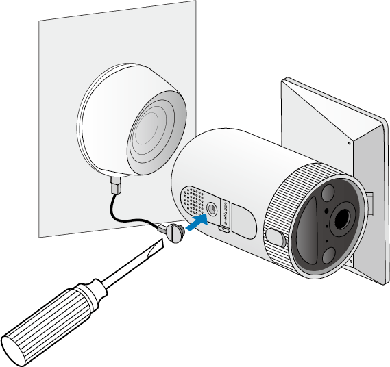An illustration shows tightening the anti-theft cord onto the camera.