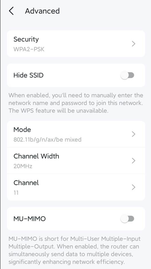 ALT-Text: Seite Advanced Settings mit Optionen wie Security, Hide-SSID-Schalter, Modus, Kanal, Kanalbreite und MU-MIMO.