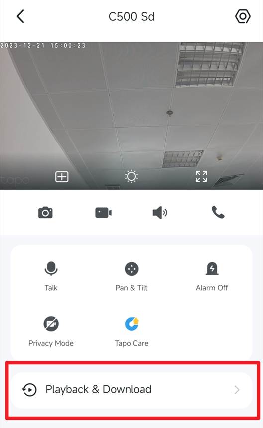 ALT-Text: Live-Ansicht einer Tapo-Kamera mit rot hervorgehobener Option Playback & Download.