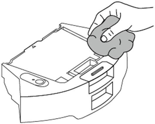 ALT-Text: Abwischen des Tanks des Tapo RV30 Max Plus/RV30 Max.