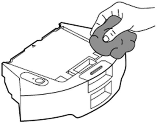 ALT-Text: Abwischen des Tanks des Tapo RV20 Max Plus/RV20 Max.