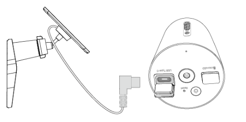 A ilustração mostra como inserir o conector do painel solar na porta de carregamento da câmera.