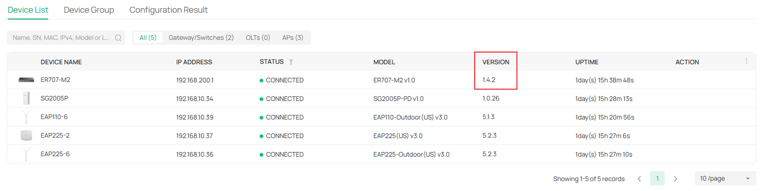 Show an example of checking the gateway firmware version on an Omada controller.