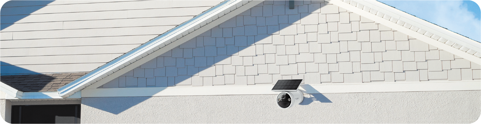 Displays the outdoor use scenario of the solar camera
